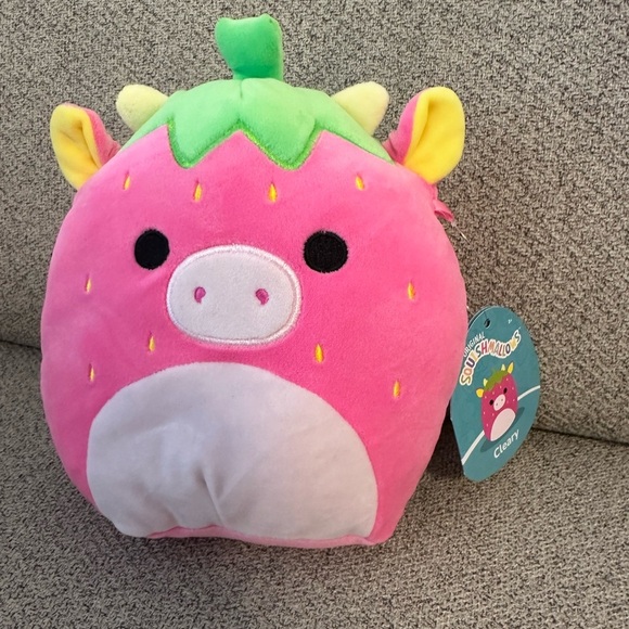 Nwt 8" Cleary the strawberry cow squishmallow - Picture 1 of 4